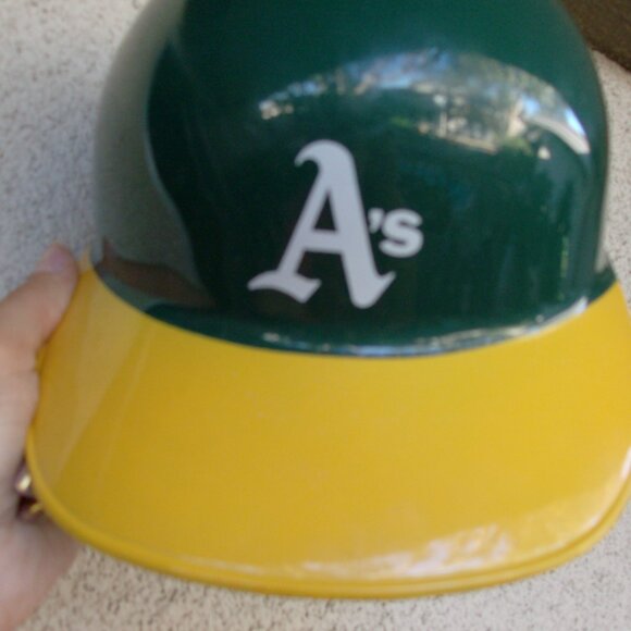 Vintage Oakland A’s Union 76 Promo Helmet Green & Yellow Collectible Hat - Picture 7 of 7